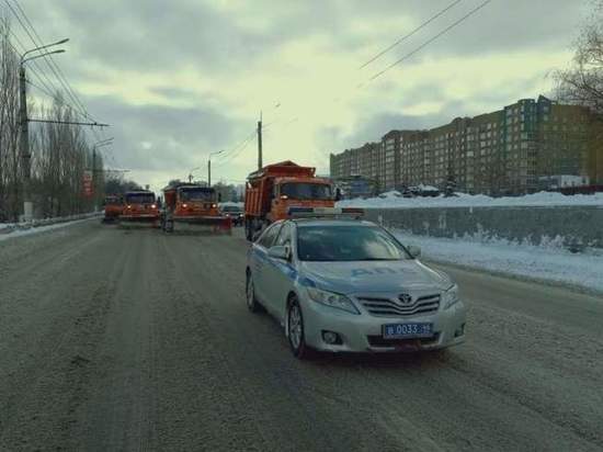 В Курске на помощь коммунальщикам в уборке снега были брошены силы полиции