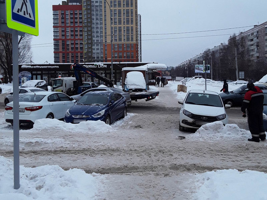 За сутки с улиц Рязани эвакуировали четыре машины, мешающие уборке снега
