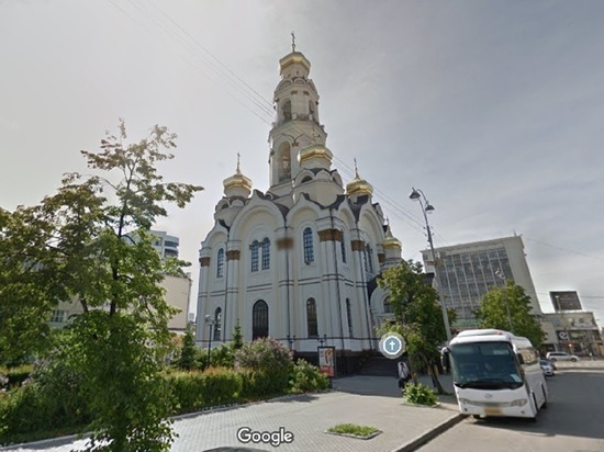 Полуобнаженные модели сфотографировались на фоне храма в Екатеринбурге