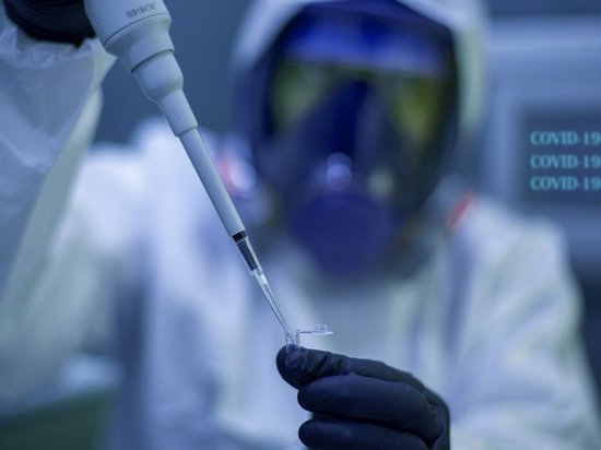Главный инфекционист ФМБА России заявил об искусственной доработке коронавируса