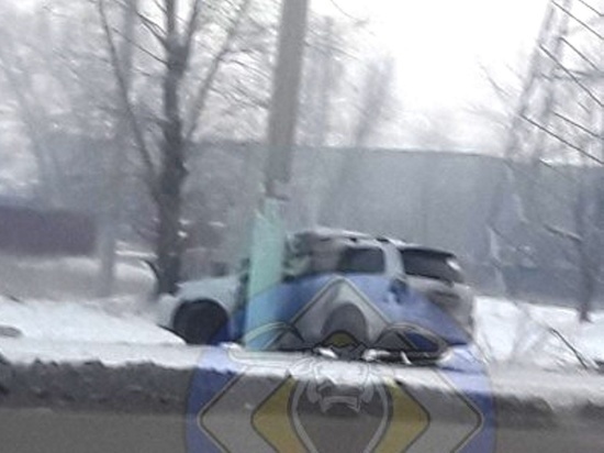 Два человека пострадали во врезавшейся в столб Toyota Fielder в Чите