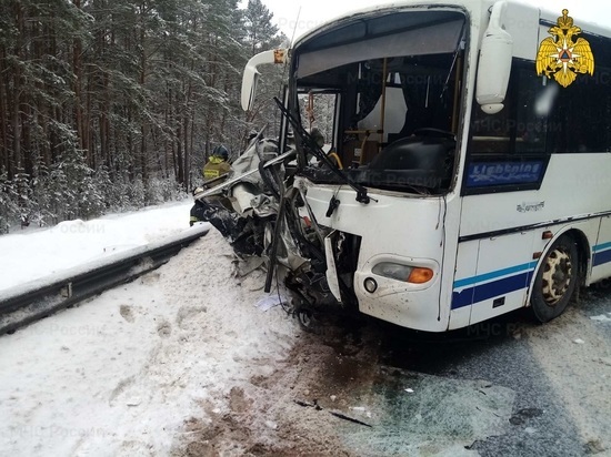 Один погиб и двое пострадали в ДТП с автобусом в Калужской области