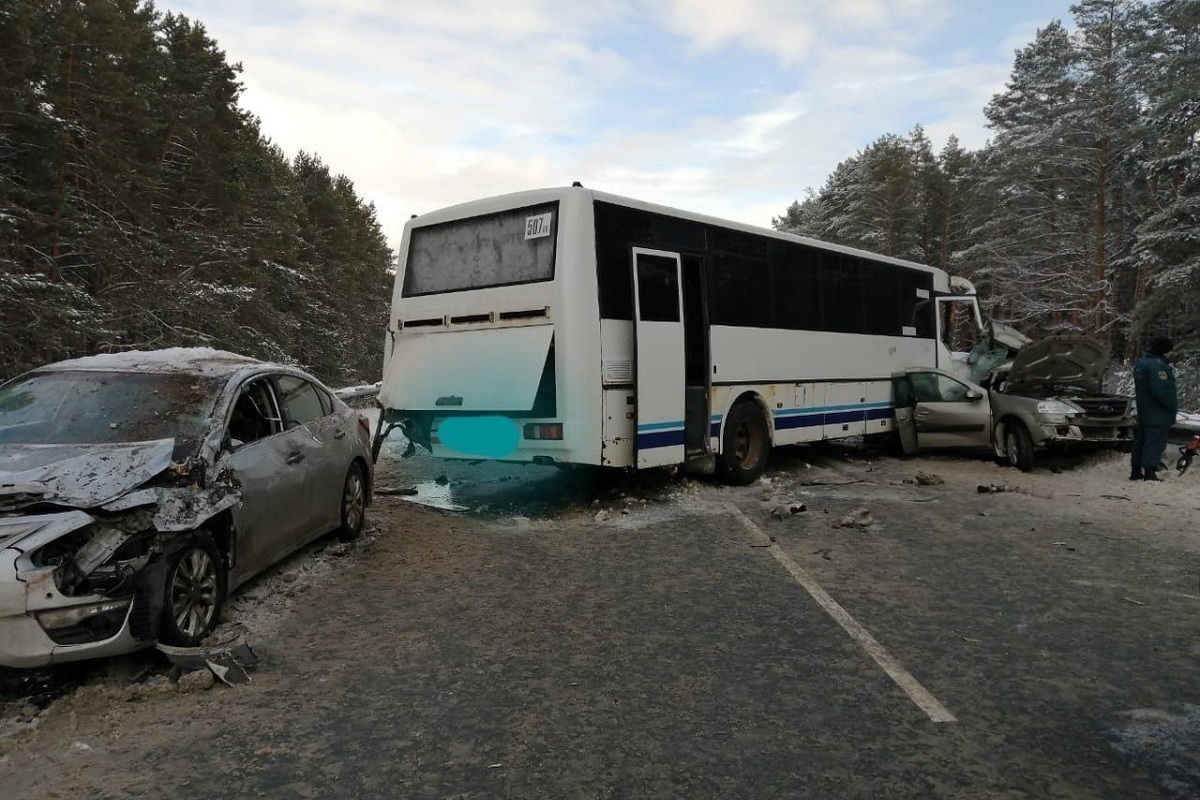 Из-за аварии с автобусом движение по трассе в Калужской области  заблокировано - МК Калуга