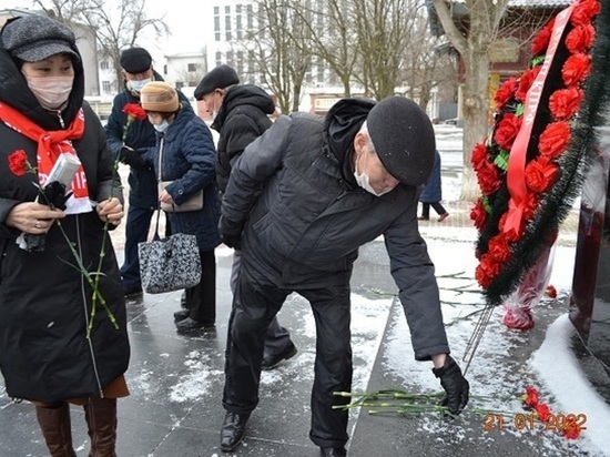 Коммунисты Калмыкии почтили память вождя