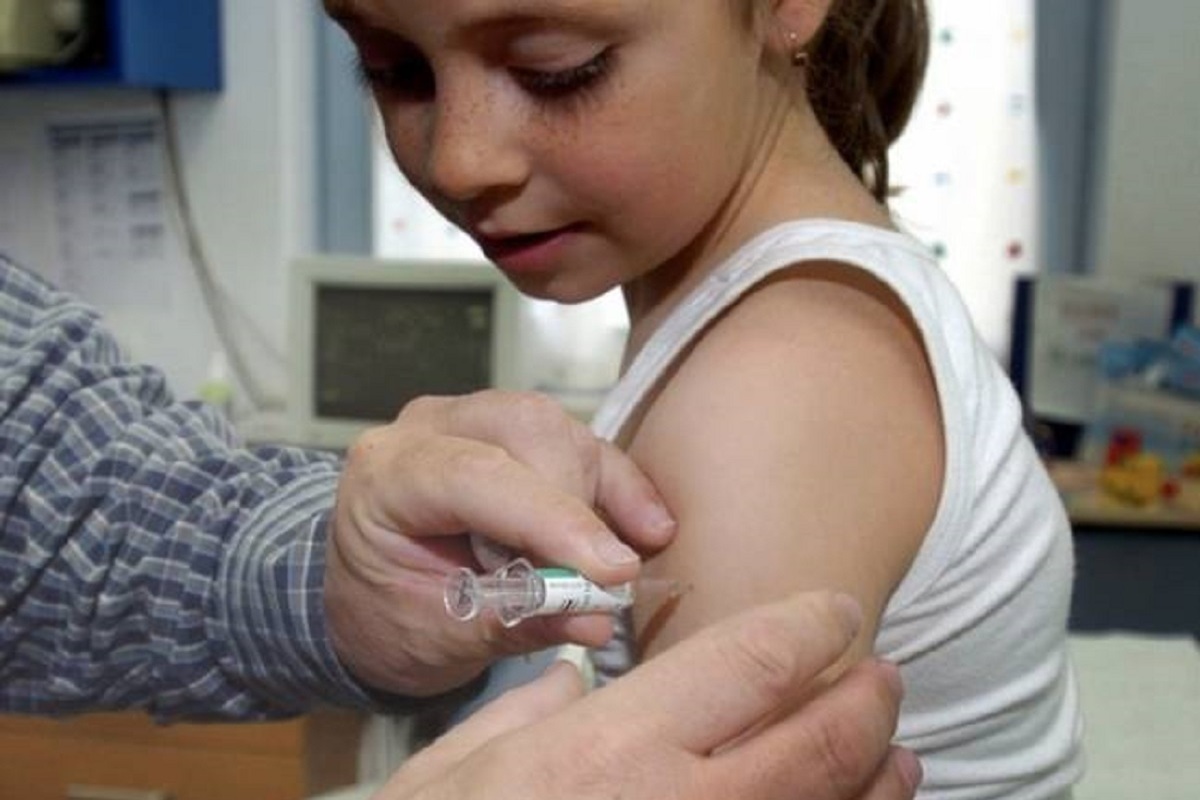 Прививка от коронавируса детям