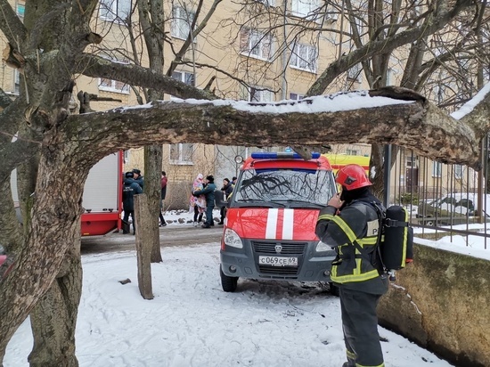 В Калининграде из горящей пятиэтажки на Нансена пожарные спасли девять человек