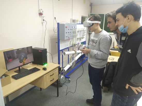 Студенты Нижневартовского госуниверситета осваивают профессию на VR-тренажере