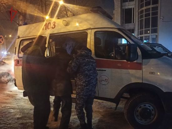 Росгвардейцы помогли упавшему на льду 61-летнему жителю Томска