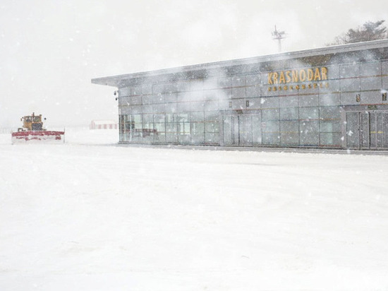 Краснодарский аэропорт снова временно закрыт