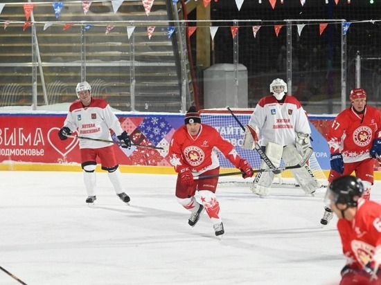 В подмосковном Одинцове состоялся хоккейный матч звёзд мировой величины и дворовой команды