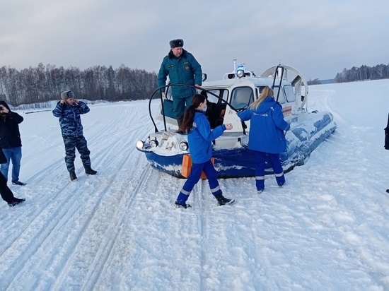 Появились подробности спасения тонувшего рыбака в Тверской области
