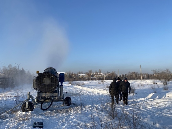 В городском парке Черногорска готовят лыжню