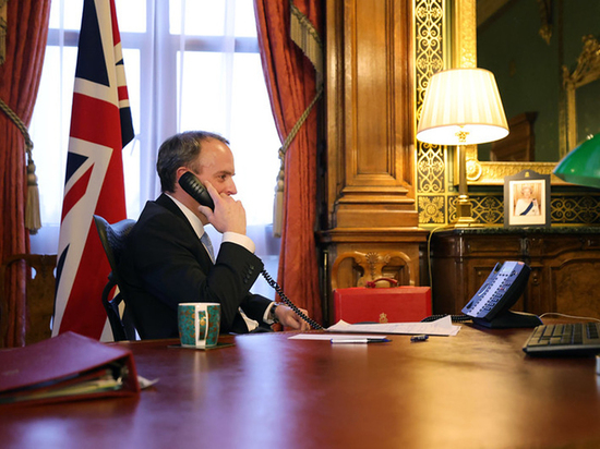 Министр юстиции Великобритании Доминик Рааб заявил, что Лондон готов применить серьезные экономические санкции против России не только в случае "вторжения на Украину"