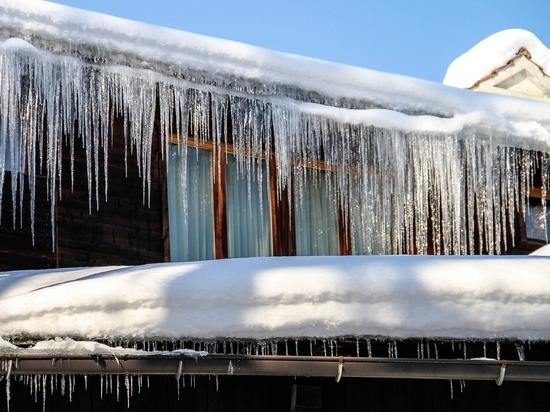 В Рязани на Пятой базе под тяжестью снега рухнула крыша склада