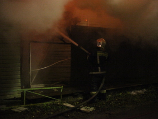 Кирпичный гараж сгорел на Расстанной улице