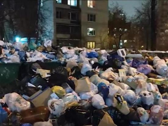 Губернатор Петербурга назвал рынок услуг по уборке в городе "полукриминальным"