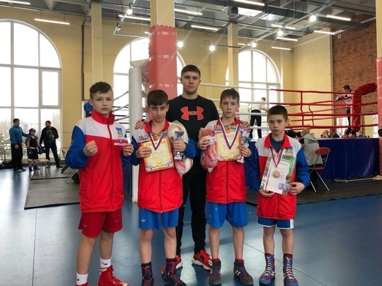 Новгородцы завоевали два золота на турнире по боксу в Кронштадте