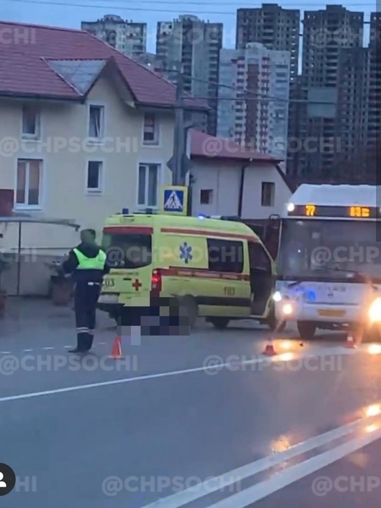 В Центральном районе Сочи автобус сбил пешехода