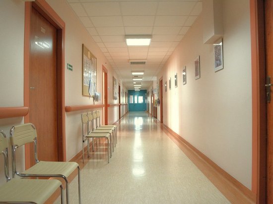 В больнице Нового Уренгоя запретили посещение пациентов стационара из-за COVID-19