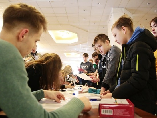 Российские школьники назвали желаемую зарплату на первой работе