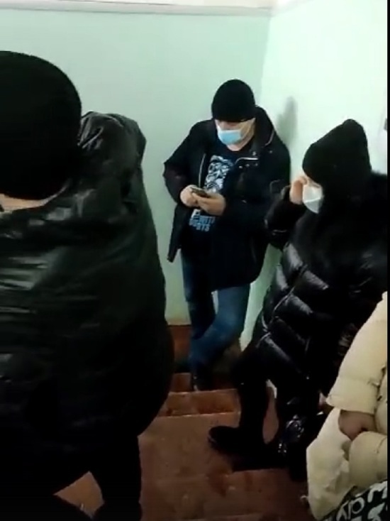 В Рыбинске очередь к терапевту растянулась на 3 этажа