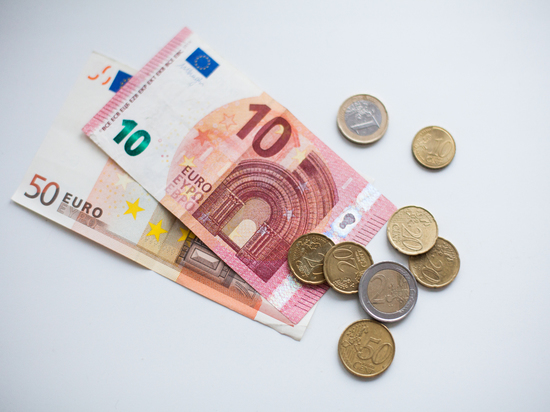 «Откат к нулевым»: эксперт рассказал, когда ждать обвала евро до 30 рублей