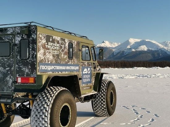 На Байкале в Бурятии проверили толщину льда для начала зимней навигации