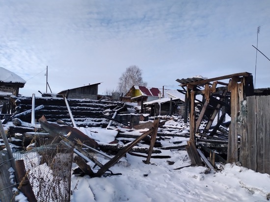 Свердловские полицейские спасли дом от пожара и эвакуировали людей