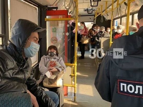В Казани выявили 7 тысяч нарушений масочного режима на транспорте за месяц