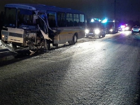 На Урале в столкновении автобуса и Мицубиси погибла женщина, травмированы дети