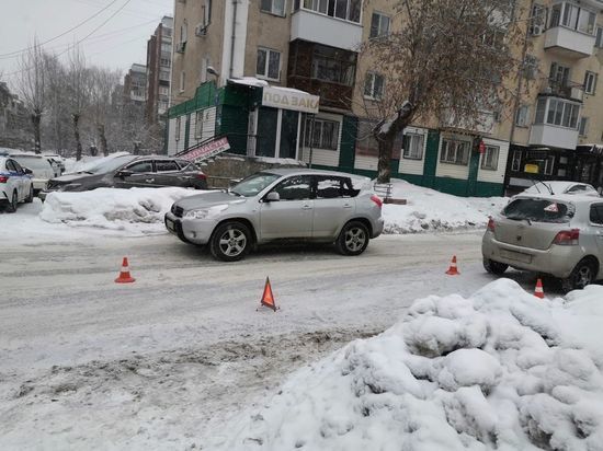 Юный школьник угодил под колеса «Тойоты» в Новосибирске