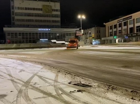 Новая техника справляется с аномальным снегопадом в Кисловодске