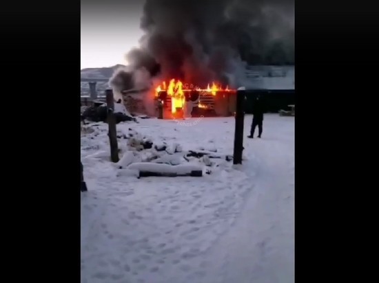 МЧС: В Сретенске сгорел магазин, пострадавших нет