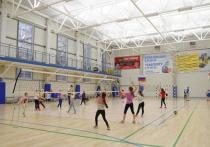 160 детей занимаются волейболом в новом спортивном центре, построенном на ул