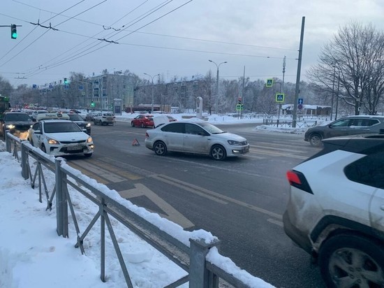 В Казани на перекрестке авто сбило 11-летнего ребенка