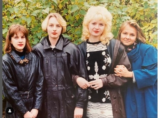 Экс-мэр Омска Оксана Фадина поздравила студентов с праздником фото из 90-х годов