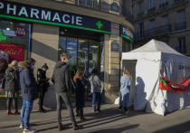 Во Франции за минувшие сутки впервые за историю пандемии было выявлено 501,6 тысяч новых случаев коронавируса