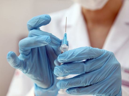 Гинцбург назвал сроки изучения вакцины для младших школьников