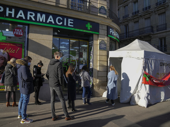 Во Франции впервые за сутки заболели коронавирусом 500 тыс человек