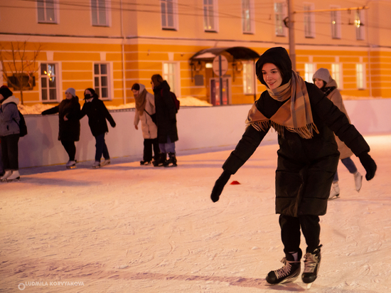 В Петрозаводске студенты смогли бесплатно покататься на коньках в праздник