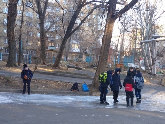 Школы в ДНР начали закрываться на дистанционку