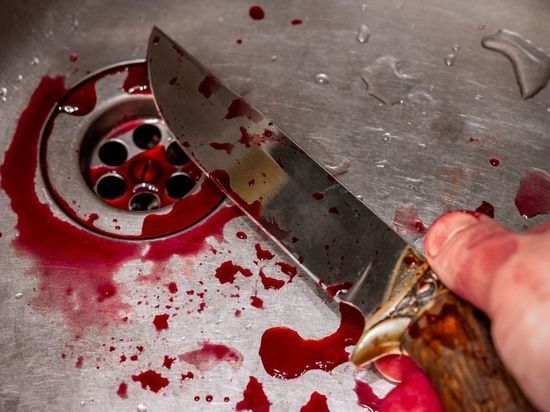 В Апатитах мужчина выпил и ударил жену ножом
