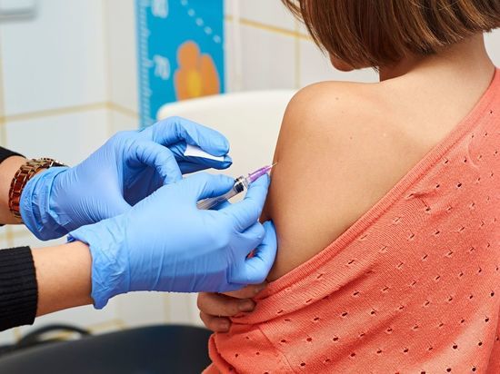  На вакцинацию детей препаратом «Спутник М» выстроилась очередь из петербургских родителей