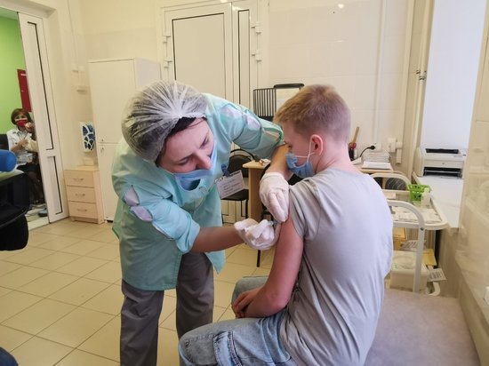 В Саратове впервые вакцинировали детей от коронавируса