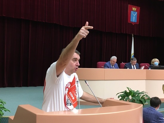 Губернатор Саратовской области пошутил про крепкий сон члена КПРФ