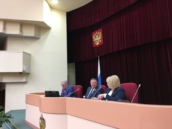 Саратовский губернатор посоветовал "не перемешивать кислое с пресным и все на уши навешивать"