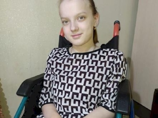 Барнаульцев просят помочь девочке купить инвалидную коляску с электроприводом