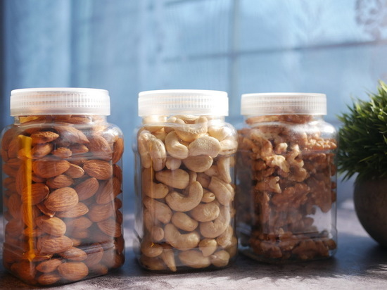 Врач Вялов: орехи, семечки и авокадо могут спровоцировать панкреатит