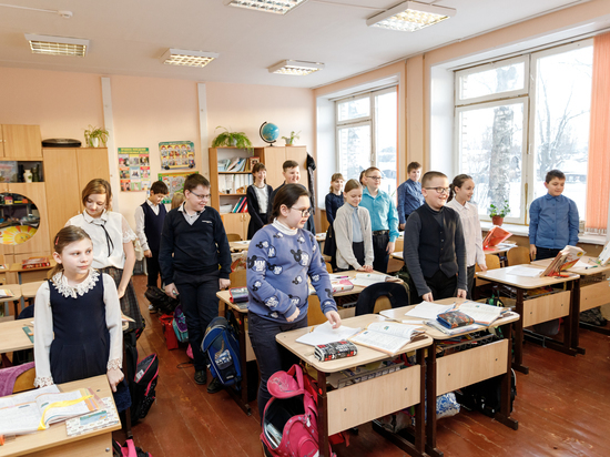 Резкий прирост COVID-заболевших среди школьников выявили в Псковской области