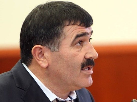 В Дагестане трое неизвестных напали на экс-депутата
